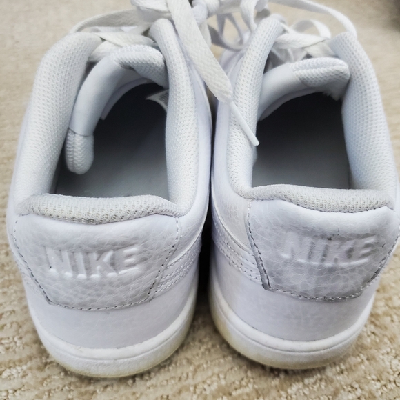 Nike Sneaker - Picture 4 of 6